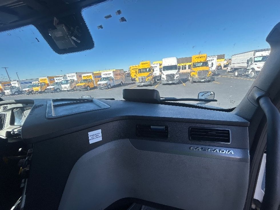 Sleeper Tractor-Heavy Duty Tractors-Freightliner-2022-T12664ST-Denver-CO-635,712\n\t\tmiles-$ 61,500 - Image 14