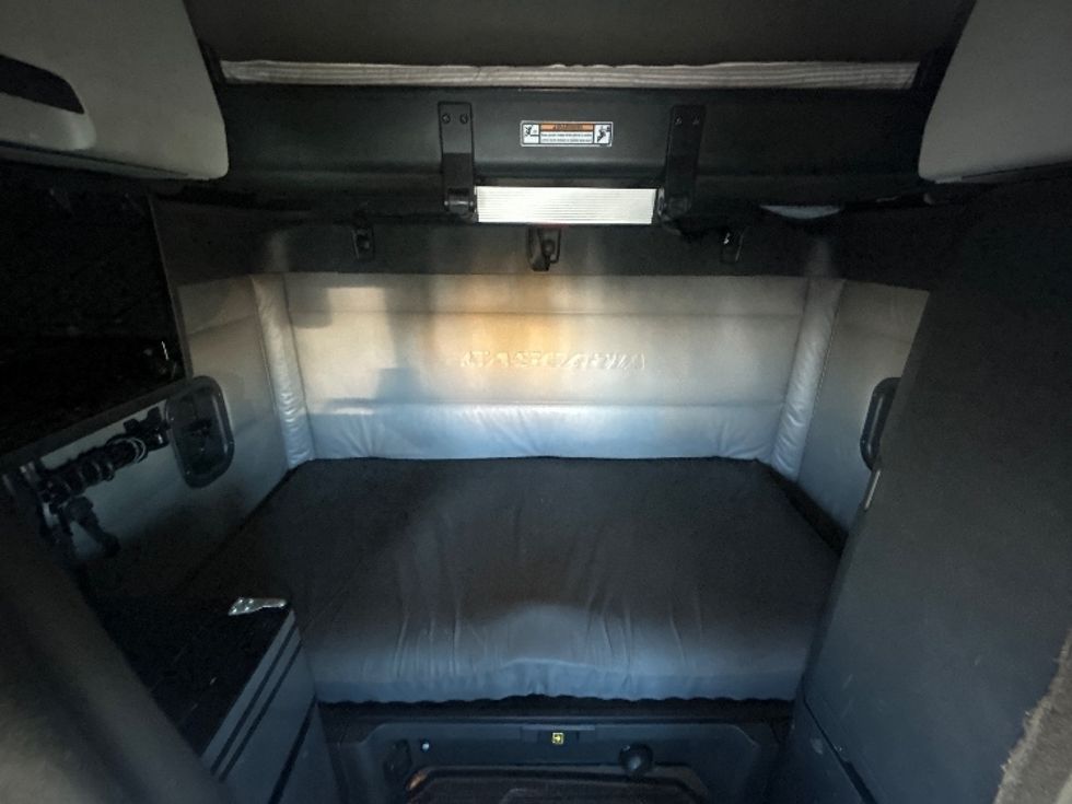 Sleeper Tractor-Heavy Duty Tractors-Freightliner-2022-T12664ST-Denver-CO-635,712\n\t\tmiles-$ 61,500 - Image 16