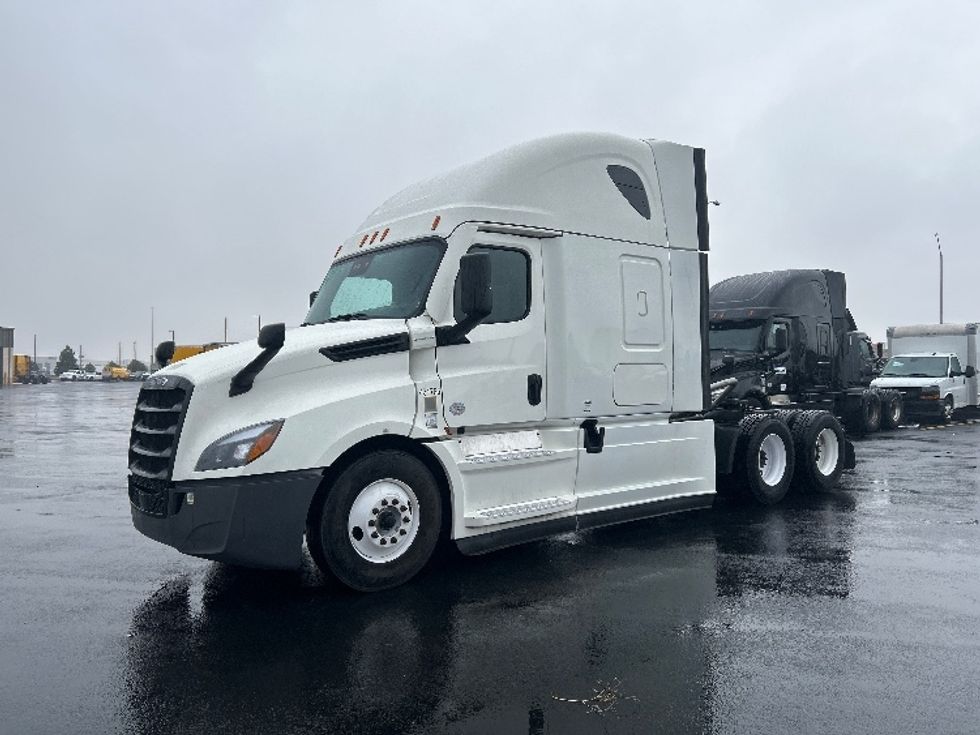 Sleeper Tractor-Heavy Duty Tractors-Freightliner-2022-T12664ST-Denver-CO-635,712\n\t\tmiles-$ 61,500 - Image 3