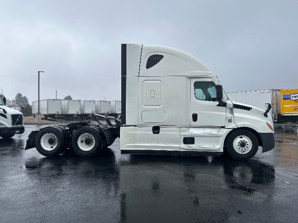 Sleeper Tractor-Heavy Duty Tractors-Freightliner-2022-T12664ST-Denver-CO-635,712\n\t\tmiles-$ 61,500 - Image 8