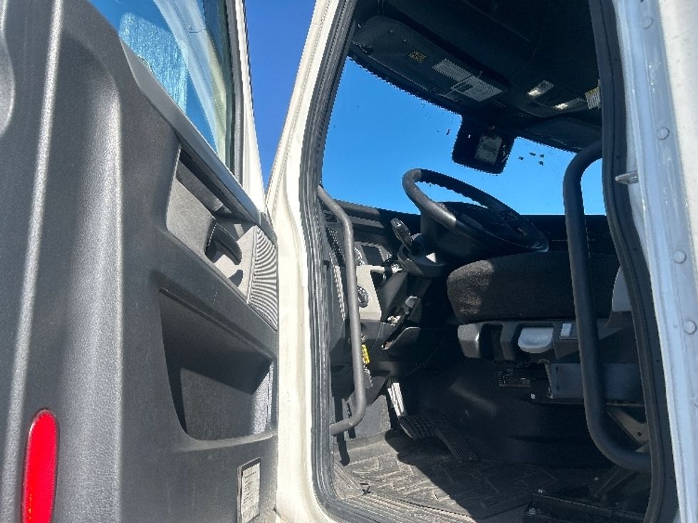 Sleeper Tractor-Heavy Duty Tractors-Freightliner-2022-T12664ST-Denver-CO-635,712\n\t\tmiles-$ 61,500 - Image 9