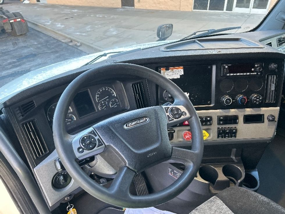 Sleeper Tractor-Heavy Duty Tractors-Freightliner-2022-T12664ST-Denver-CO-745,366\n\t\tmiles-$ 46,500 - Image 11