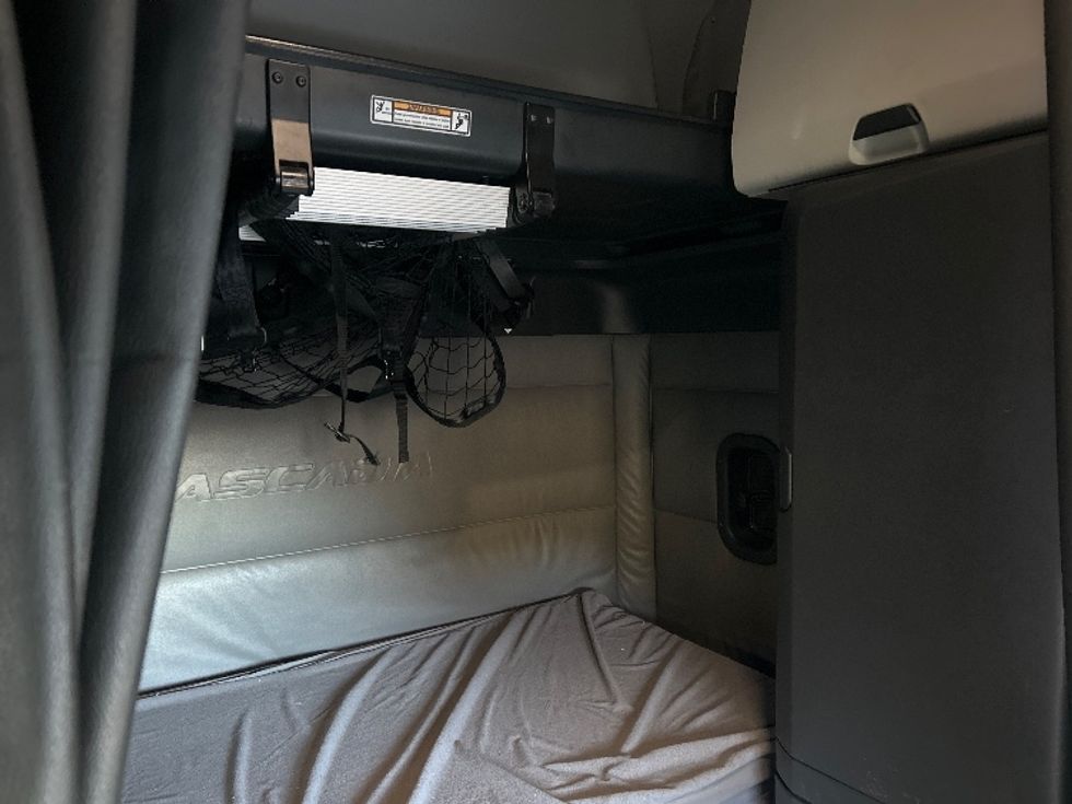 Sleeper Tractor-Heavy Duty Tractors-Freightliner-2022-T12664ST-Denver-CO-745,366\n\t\tmiles-$ 46,500 - Image 16