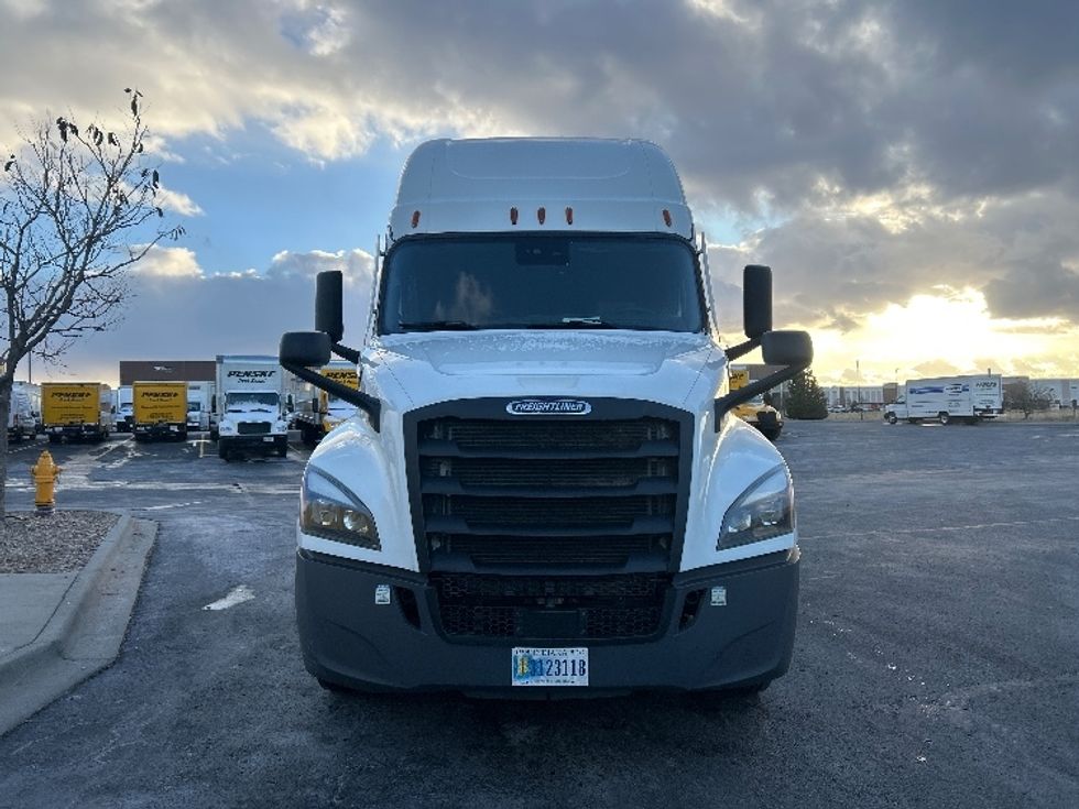 Sleeper Tractor-Heavy Duty Tractors-Freightliner-2022-T12664ST-Denver-CO-745,366\n\t\tmiles-$ 46,500 - Image 2