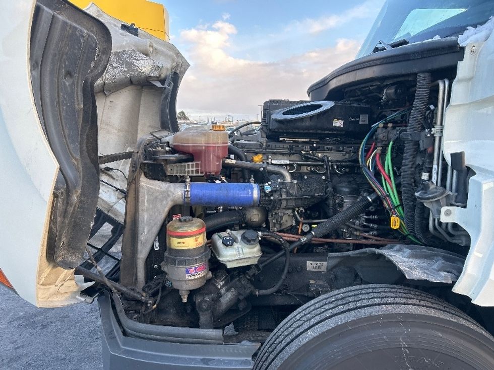 Sleeper Tractor-Heavy Duty Tractors-Freightliner-2022-T12664ST-Denver-CO-745,366\n\t\tmiles-$ 46,500 - Image 21