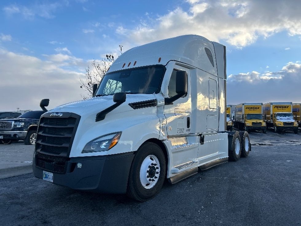 Sleeper Tractor-Heavy Duty Tractors-Freightliner-2022-T12664ST-Denver-CO-745,366\n\t\tmiles-$ 46,500 - Image 3