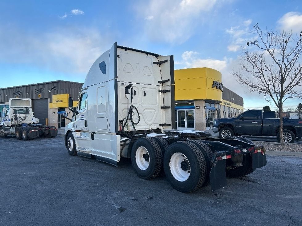 Sleeper Tractor-Heavy Duty Tractors-Freightliner-2022-T12664ST-Denver-CO-745,366\n\t\tmiles-$ 46,500 - Image 5