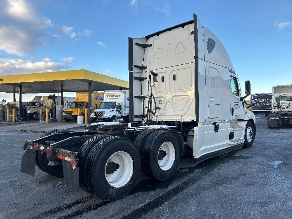 Sleeper Tractor-Heavy Duty Tractors-Freightliner-2022-T12664ST-Denver-CO-745,366\n\t\tmiles-$ 46,500 - Image 7