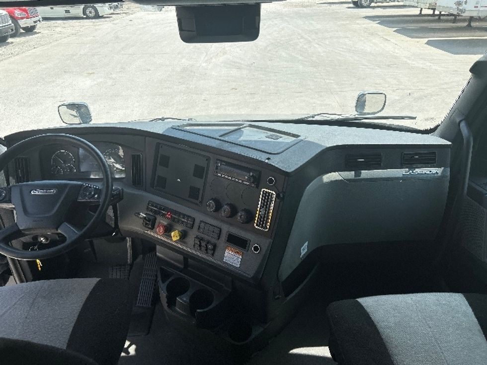 Sleeper Tractor-Heavy Duty Tractors-Freightliner-2022-T12664ST-Des Moines-IA-541,553\n\t\tmiles-$ 72,750 - Image 12