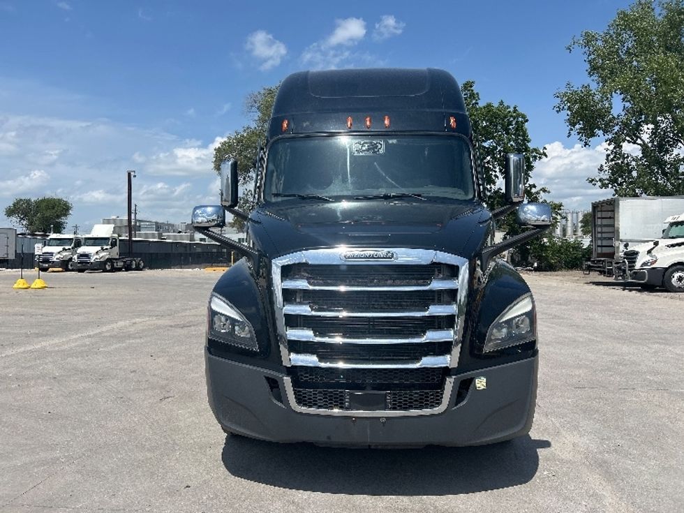 Sleeper Tractor-Heavy Duty Tractors-Freightliner-2022-T12664ST-Des Moines-IA-541,553\n\t\tmiles-$ 72,750 - Image 2