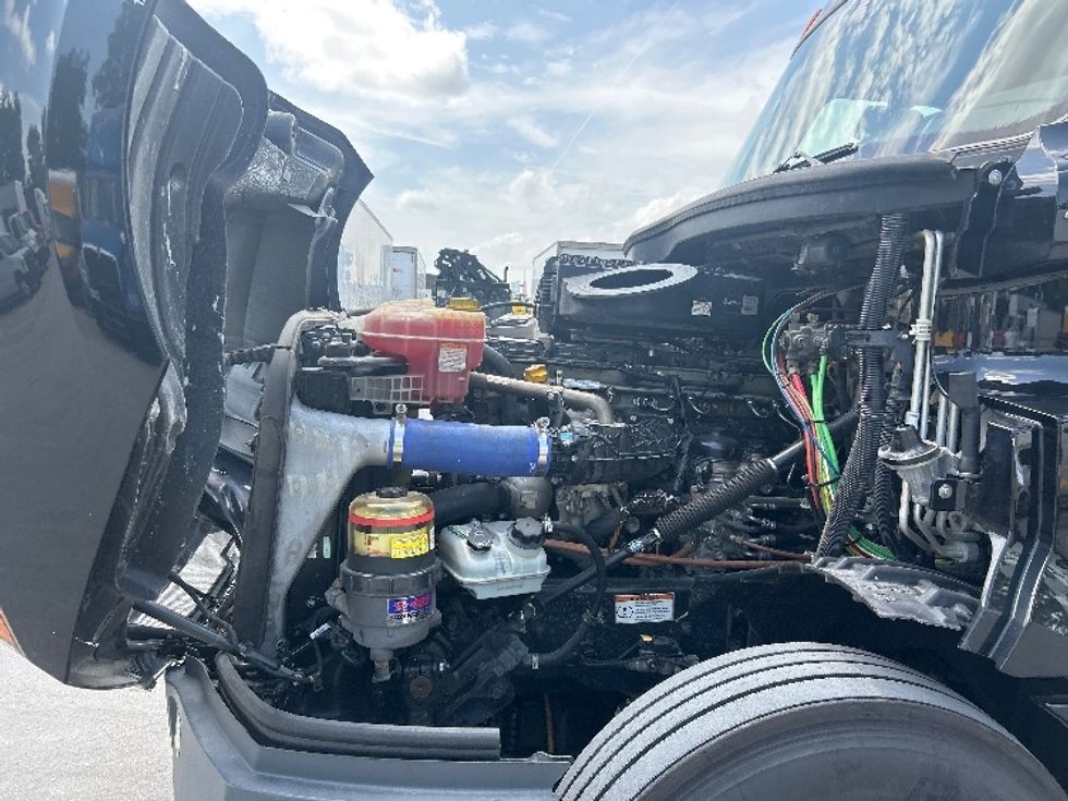 Sleeper Tractor-Heavy Duty Tractors-Freightliner-2022-T12664ST-Des Moines-IA-541,553\n\t\tmiles-$ 72,750 - Image 21