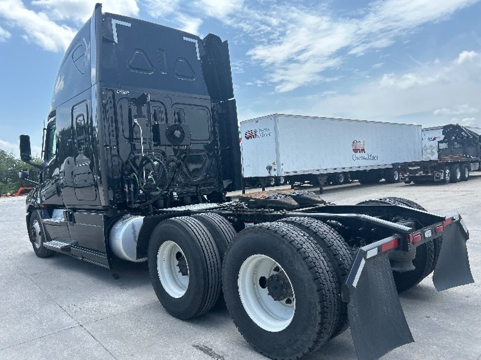 Sleeper Tractor-Heavy Duty Tractors-Freightliner-2022-T12664ST-Des Moines-IA-541,553\n\t\tmiles-$ 72,750 - Image 22