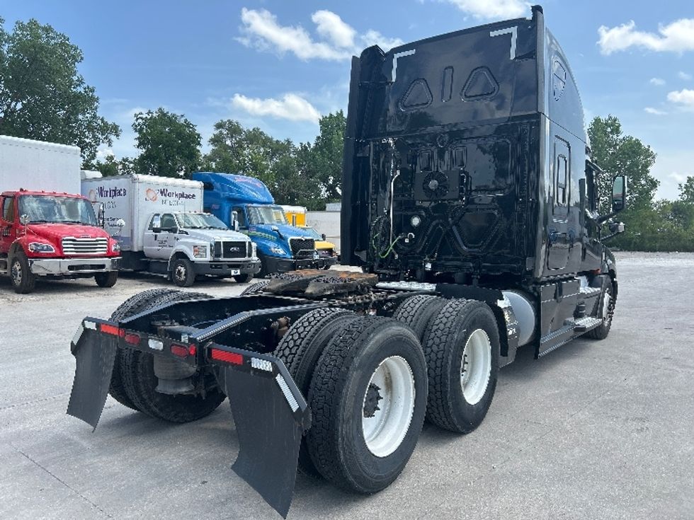 Sleeper Tractor-Heavy Duty Tractors-Freightliner-2022-T12664ST-Des Moines-IA-541,553\n\t\tmiles-$ 72,750 - Image 23