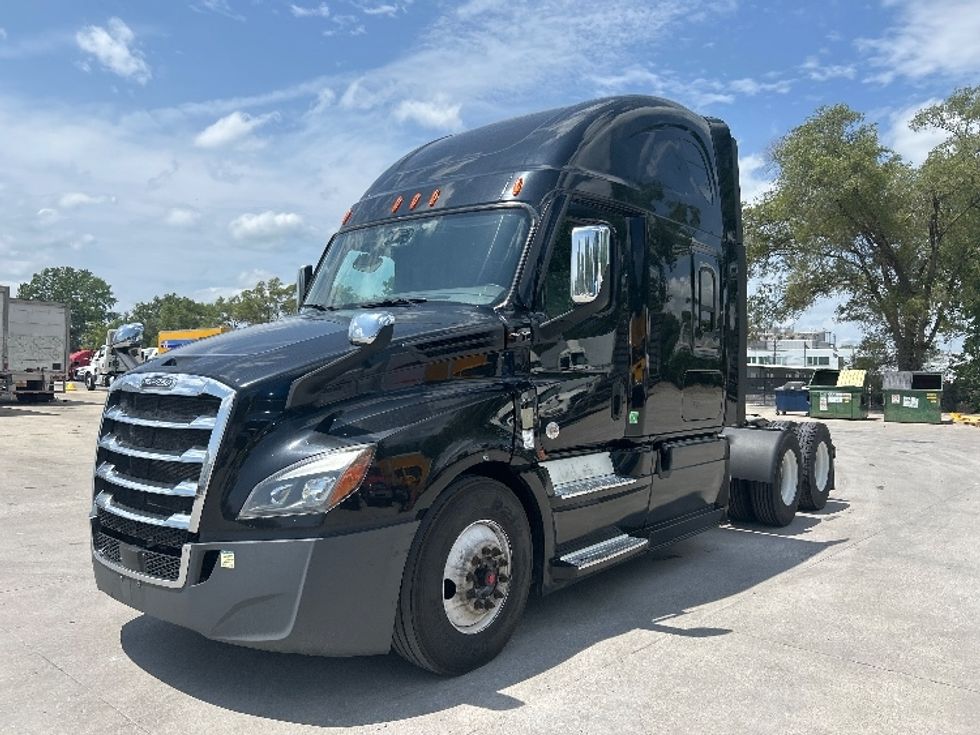 Sleeper Tractor-Heavy Duty Tractors-Freightliner-2022-T12664ST-Des Moines-IA-541,553\n\t\tmiles-$ 72,750 - Image 3