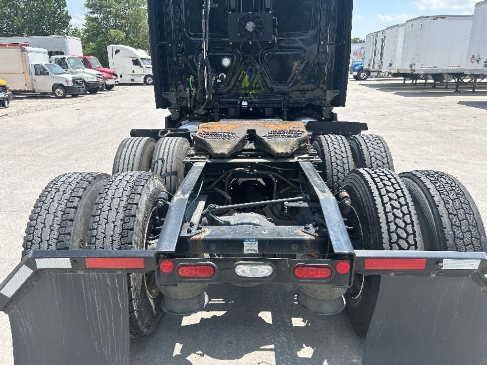 Sleeper Tractor-Heavy Duty Tractors-Freightliner-2022-T12664ST-Des Moines-IA-541,553\n\t\tmiles-$ 72,750 - Image 6