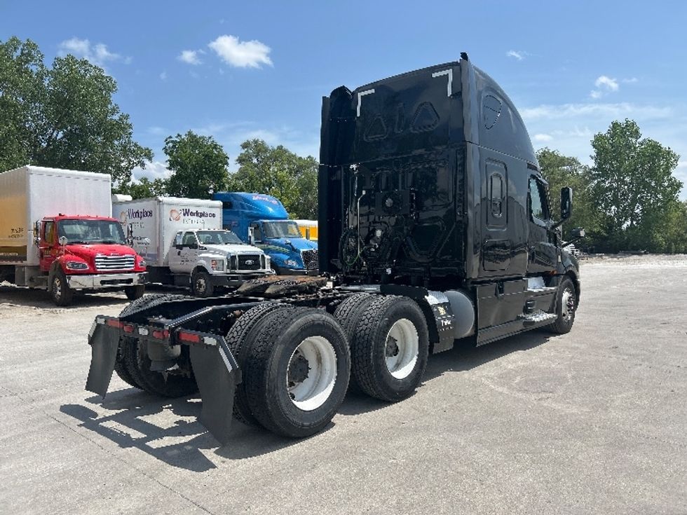 Sleeper Tractor-Heavy Duty Tractors-Freightliner-2022-T12664ST-Des Moines-IA-541,553\n\t\tmiles-$ 72,750 - Image 7