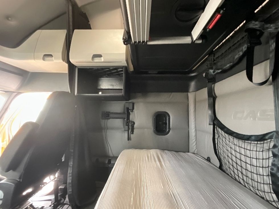 Sleeper Tractor-Heavy Duty Tractors-Freightliner-2022-T12664ST-Des Moines-IA-568,949\n\t\tmiles-$ 56,500 - Image 19