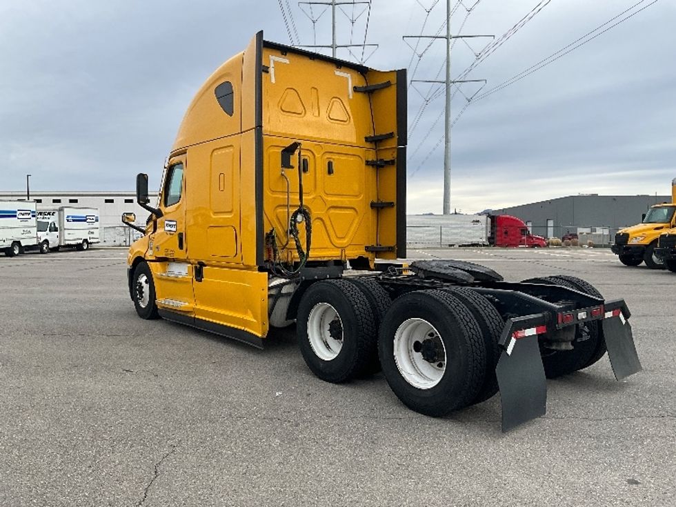 Sleeper Tractor-Heavy Duty Tractors-Freightliner-2022-T12664ST-Des Moines-IA-568,949\n\t\tmiles-$ 56,500 - Image 5
