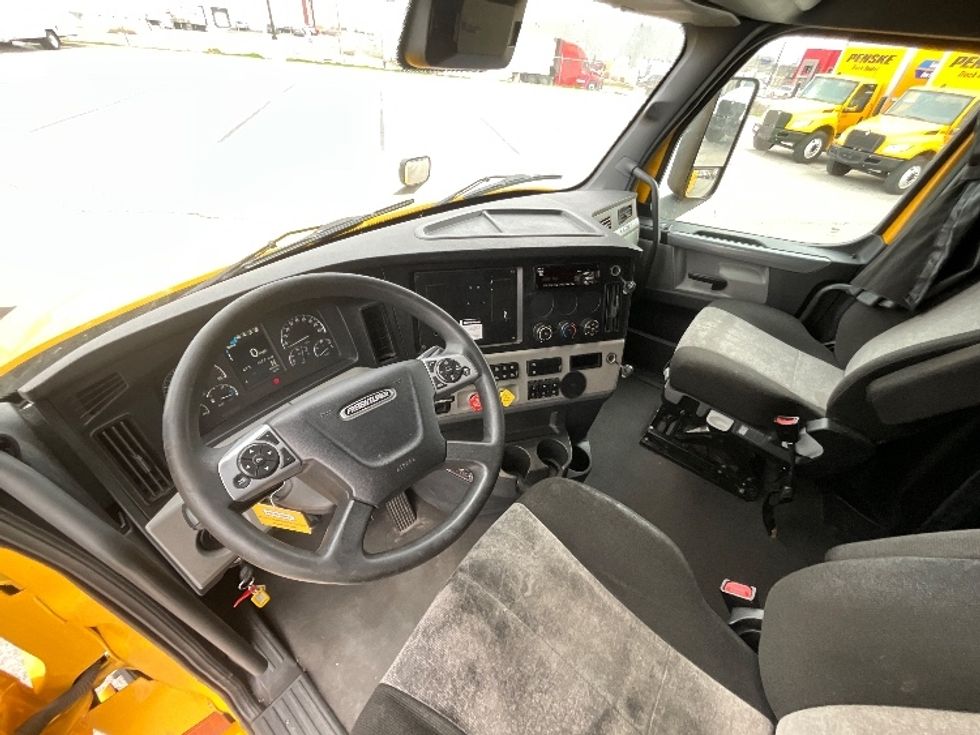 Sleeper Tractor-Heavy Duty Tractors-Freightliner-2022-T12664ST-Des Moines-IA-568,949\n\t\tmiles-$ 56,500 - Image 8