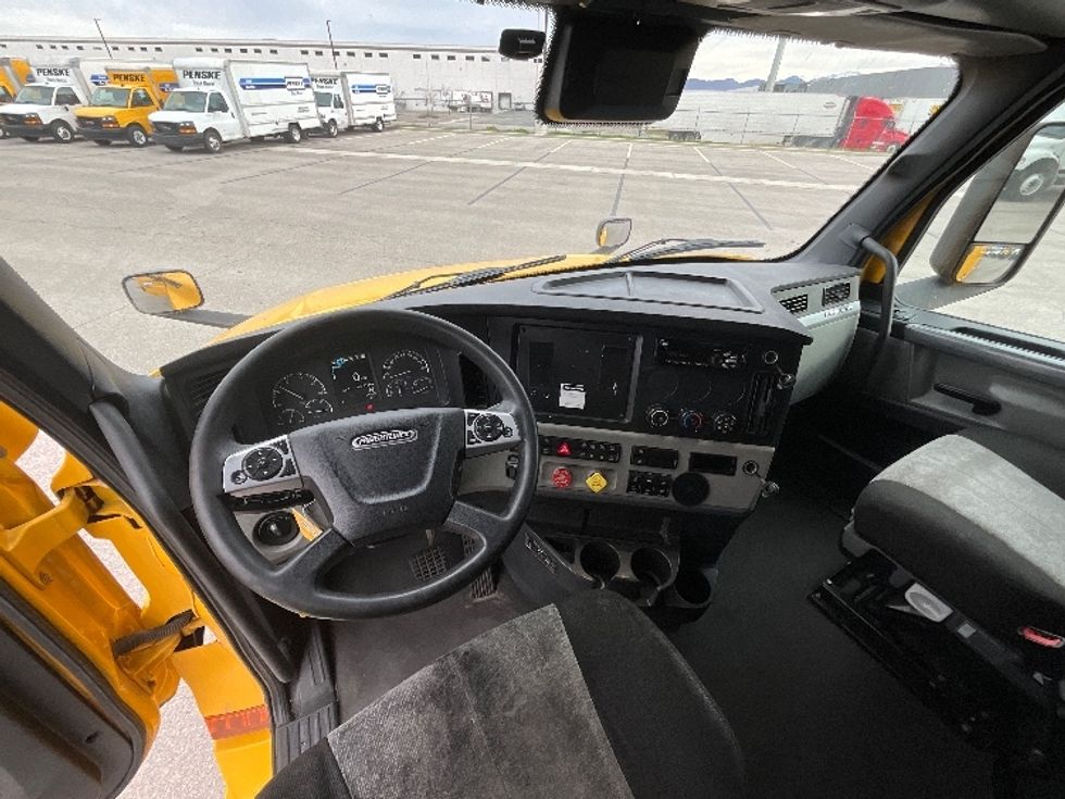 Sleeper Tractor-Heavy Duty Tractors-Freightliner-2022-T12664ST-Des Moines-IA-568,949\n\t\tmiles-$ 56,500 - Image 9