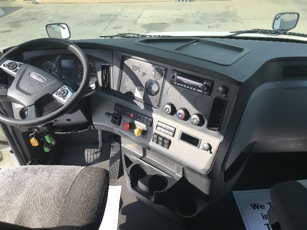 Sleeper Tractor-Heavy Duty Tractors-Freightliner-2022-T12664ST-Des Moines-IA-625,059\n\t\tmiles-$ 59,000 - Image 12