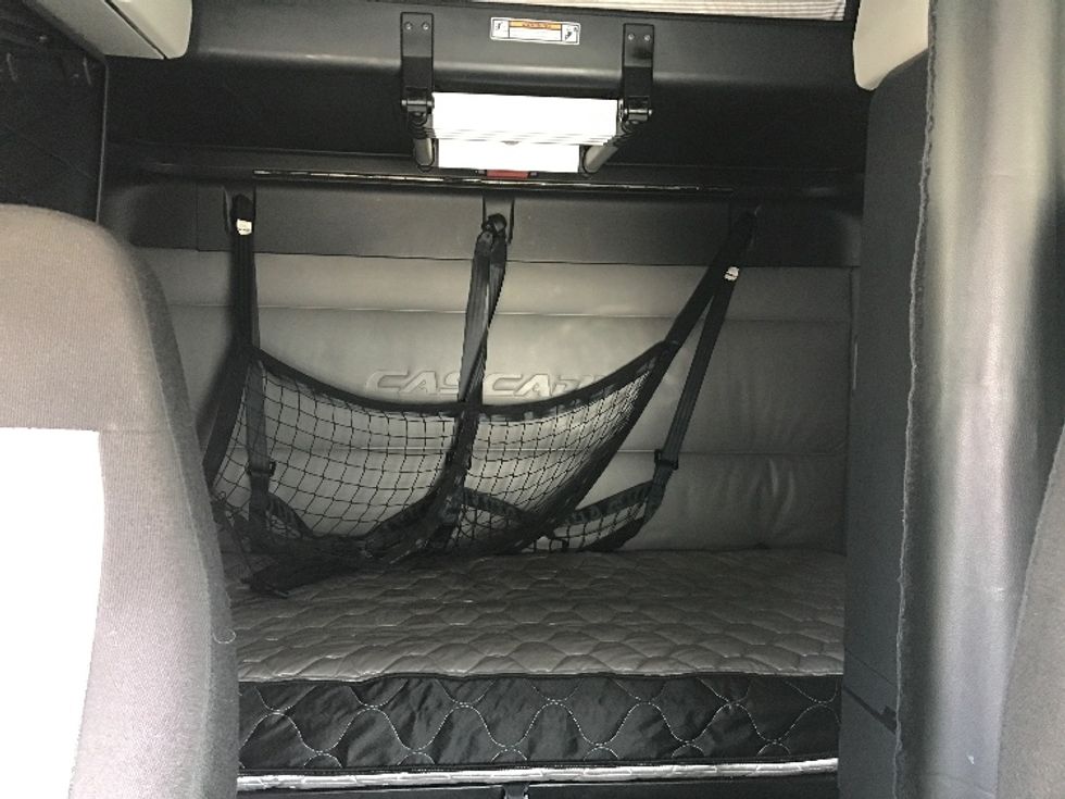 Sleeper Tractor-Heavy Duty Tractors-Freightliner-2022-T12664ST-Des Moines-IA-625,059\n\t\tmiles-$ 59,000 - Image 16