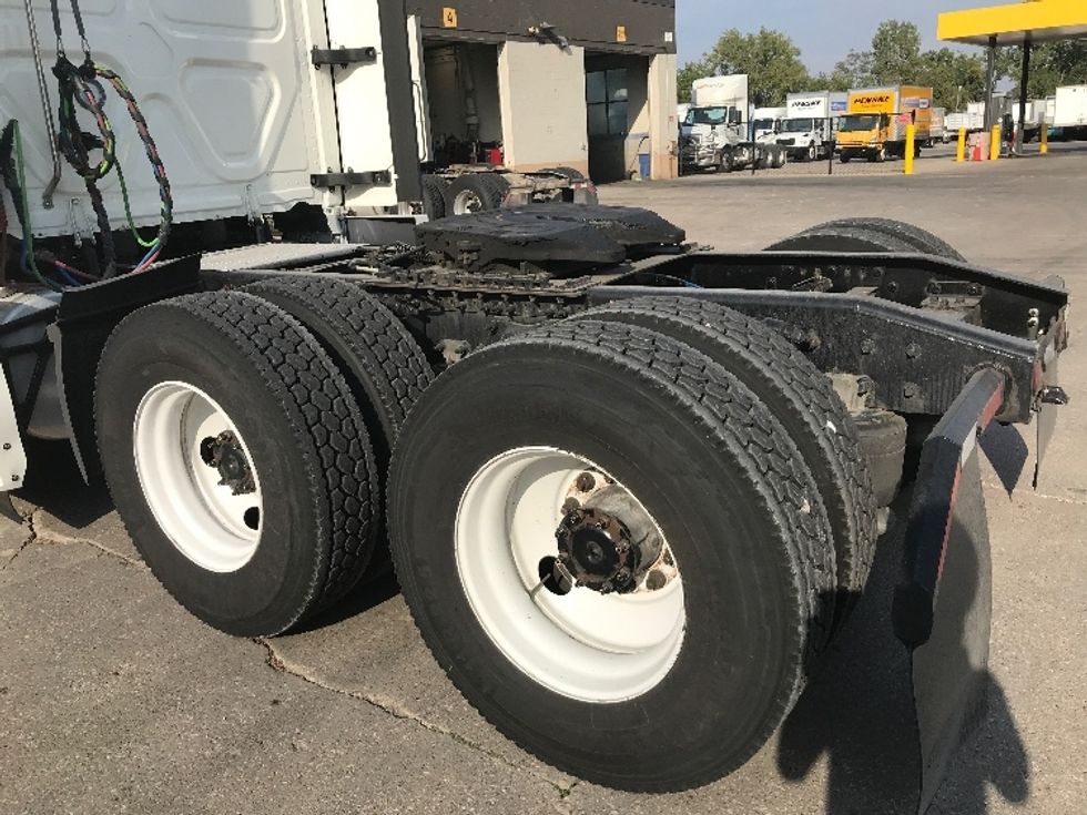 Sleeper Tractor-Heavy Duty Tractors-Freightliner-2022-T12664ST-Des Moines-IA-625,059\n\t\tmiles-$ 59,000 - Image 22