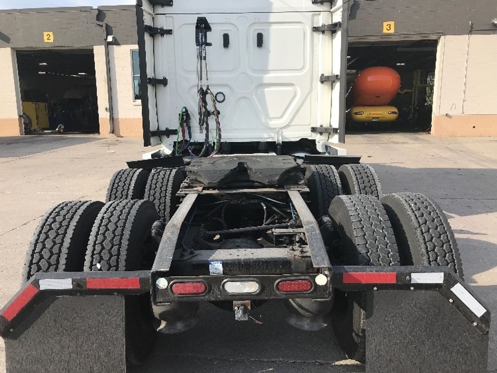 Sleeper Tractor-Heavy Duty Tractors-Freightliner-2022-T12664ST-Des Moines-IA-625,059\n\t\tmiles-$ 59,000 - Image 6