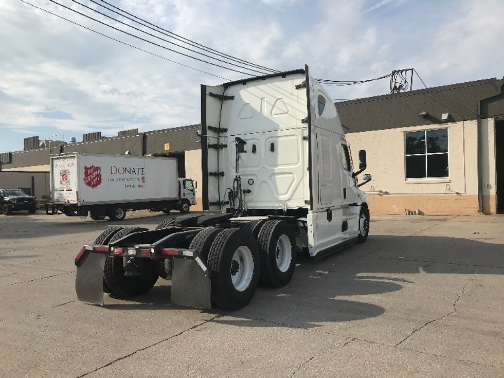 Sleeper Tractor-Heavy Duty Tractors-Freightliner-2022-T12664ST-Des Moines-IA-625,059\n\t\tmiles-$ 59,000 - Image 7