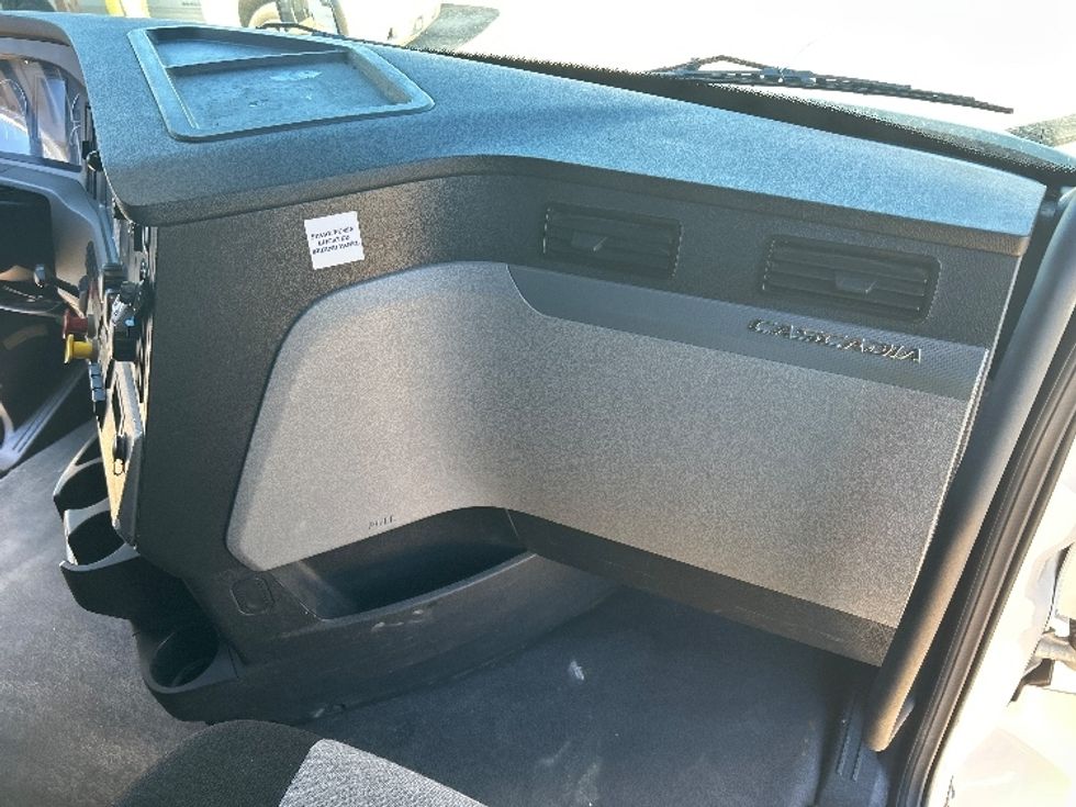 Sleeper Tractor-Heavy Duty Tractors-Freightliner-2022-T12664ST-Dothan-AL-565,772\n\t\tmiles-$ 59,750 - Image 14