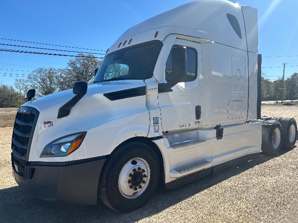 Sleeper Tractor-Heavy Duty Tractors-Freightliner-2022-T12664ST-Dothan-AL-565,772\n\t\tmiles-$ 59,750 - Image 3