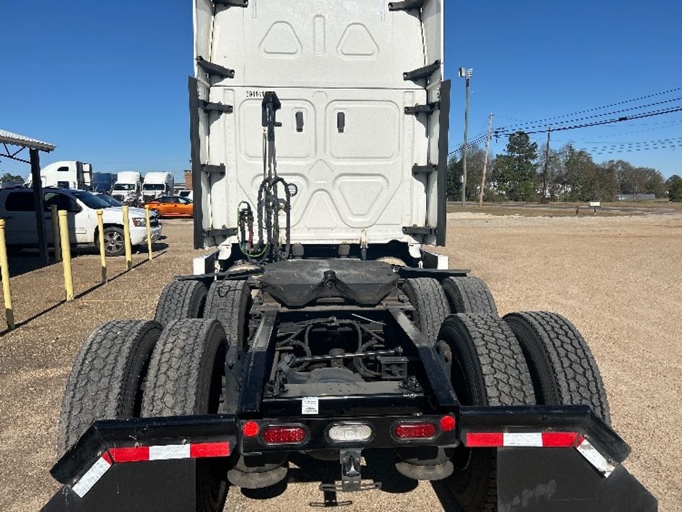 Sleeper Tractor-Heavy Duty Tractors-Freightliner-2022-T12664ST-Dothan-AL-565,772\n\t\tmiles-$ 59,750 - Image 6