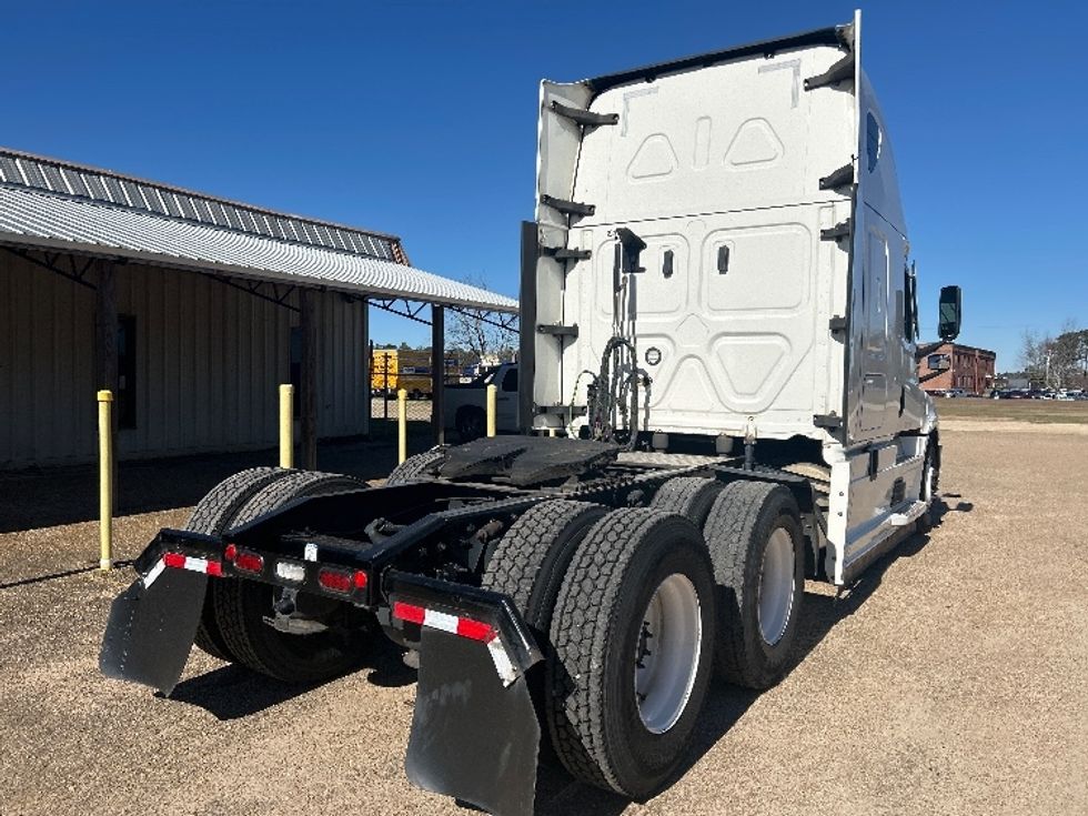 Sleeper Tractor-Heavy Duty Tractors-Freightliner-2022-T12664ST-Dothan-AL-565,772\n\t\tmiles-$ 59,750 - Image 7