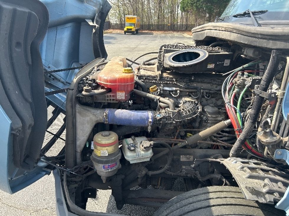 Sleeper Tractor-Heavy Duty Tractors-Freightliner-2022-T12664ST-Duluth-GA-457,927\n\t\tmiles-$ 65,500 - Image 21