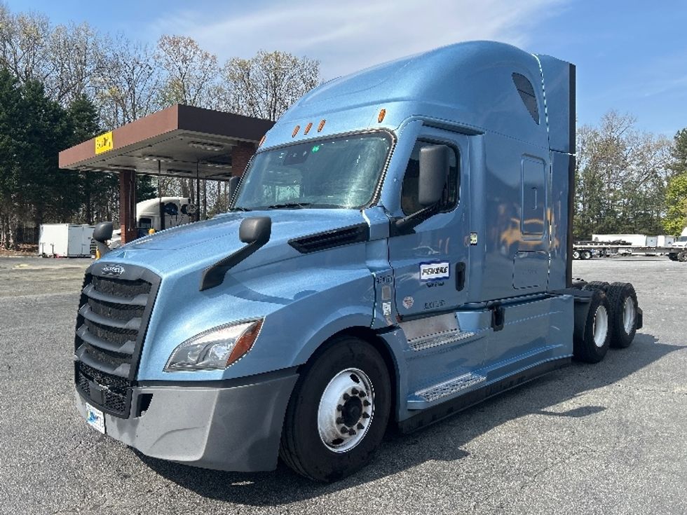 Sleeper Tractor-Heavy Duty Tractors-Freightliner-2022-T12664ST-Duluth-GA-457,927\n\t\tmiles-$ 65,500 - Image 3