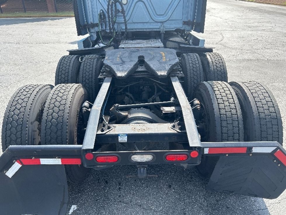 Sleeper Tractor-Heavy Duty Tractors-Freightliner-2022-T12664ST-Duluth-GA-457,927\n\t\tmiles-$ 65,500 - Image 6