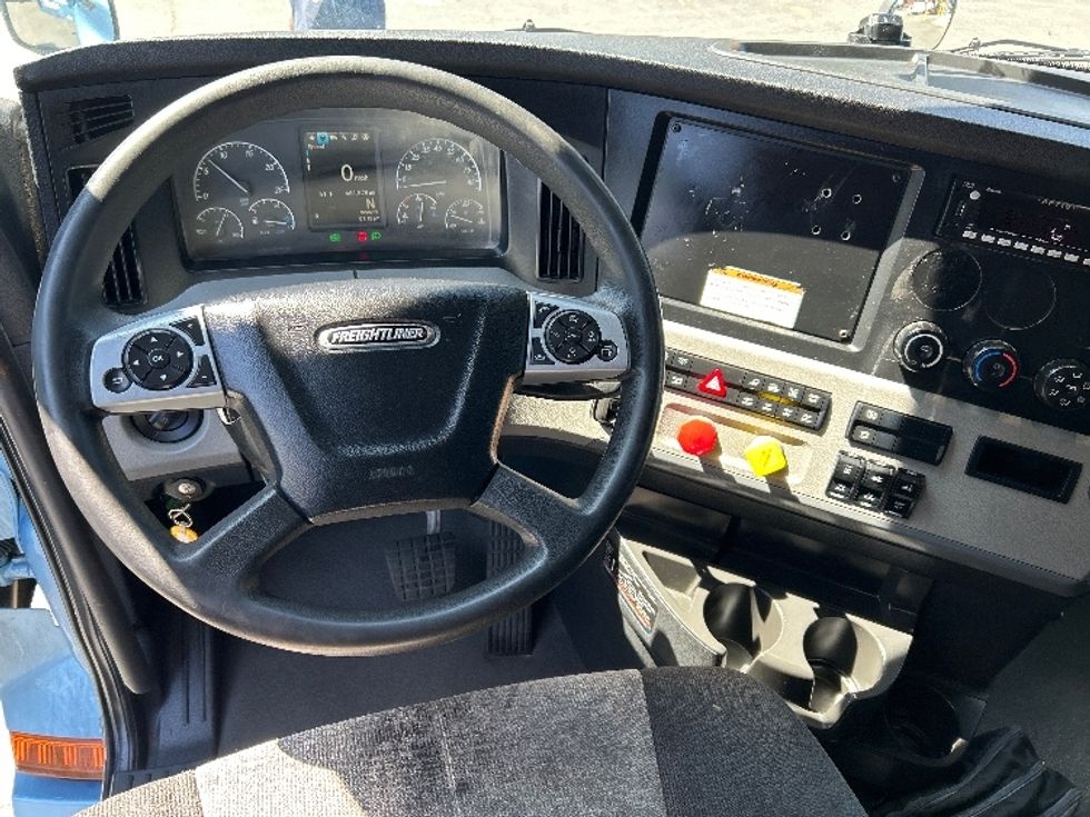Sleeper Tractor-Heavy Duty Tractors-Freightliner-2022-T12664ST-Duluth-GA-499,374\n\t\tmiles-$ 65,500 - Image 11