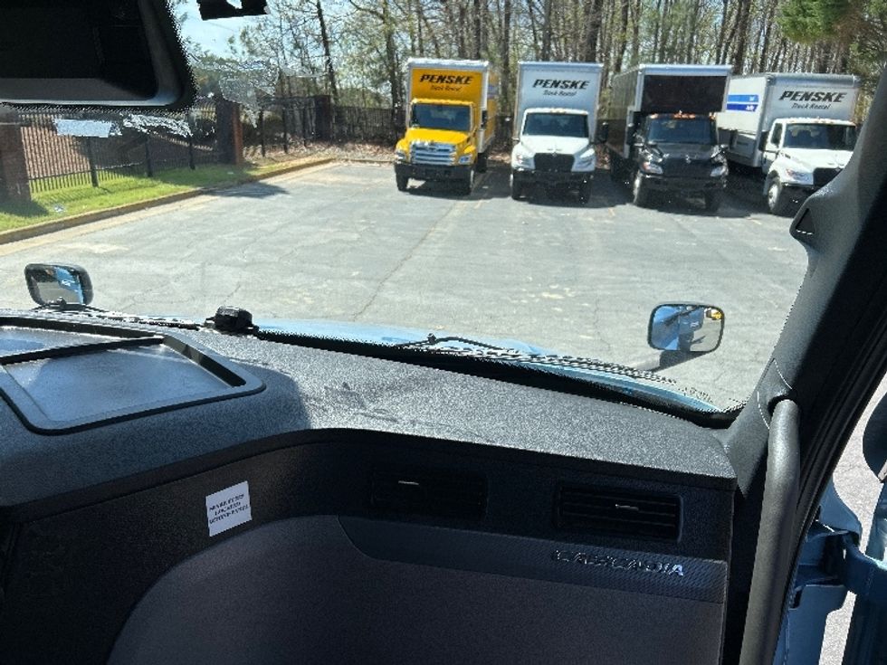 Sleeper Tractor-Heavy Duty Tractors-Freightliner-2022-T12664ST-Duluth-GA-499,374\n\t\tmiles-$ 65,500 - Image 14