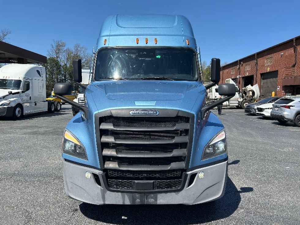 Sleeper Tractor-Heavy Duty Tractors-Freightliner-2022-T12664ST-Duluth-GA-499,374\n\t\tmiles-$ 65,500 - Image 2