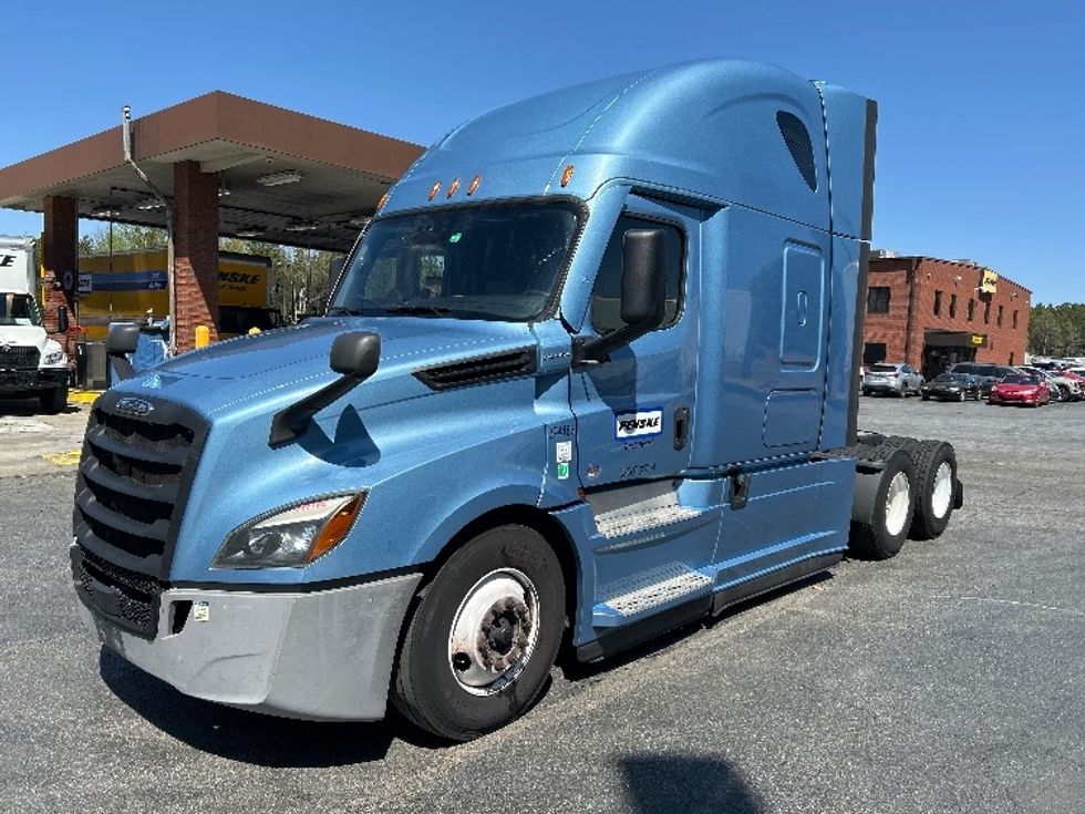 Sleeper Tractor-Heavy Duty Tractors-Freightliner-2022-T12664ST-Duluth-GA-499,374\n\t\tmiles-$ 65,500 - Image 3