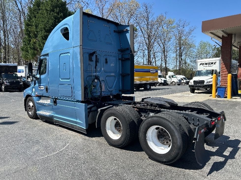 Sleeper Tractor-Heavy Duty Tractors-Freightliner-2022-T12664ST-Duluth-GA-499,374\n\t\tmiles-$ 65,500 - Image 5