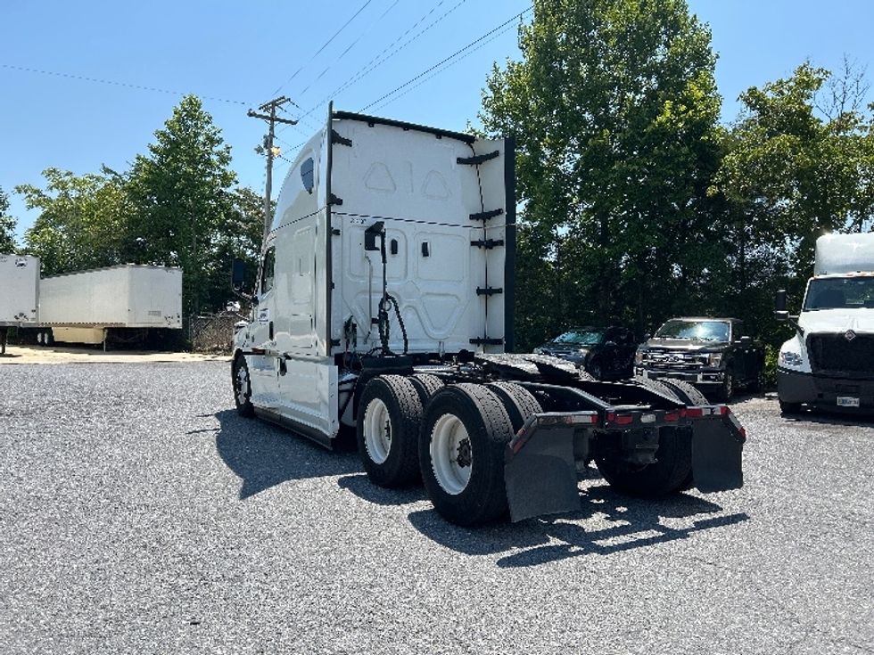Sleeper Tractor-Heavy Duty Tractors-Freightliner-2022-T12664ST-Duluth-GA-537,619\n\t\tmiles-$ 69,750 - Image 5