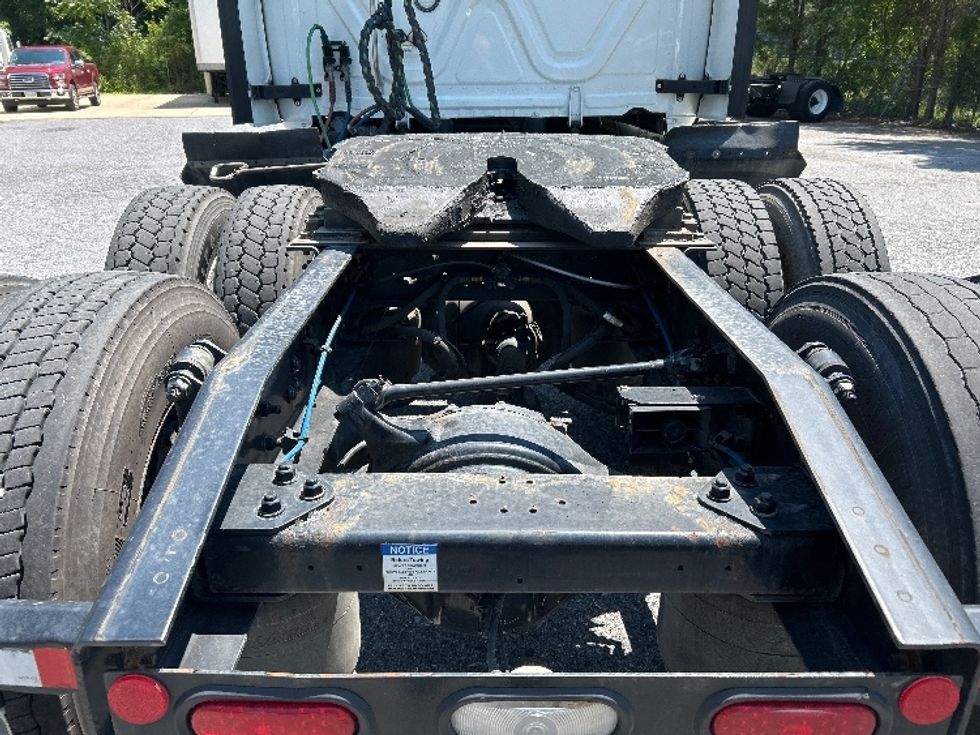 Sleeper Tractor-Heavy Duty Tractors-Freightliner-2022-T12664ST-Duluth-GA-537,619\n\t\tmiles-$ 69,750 - Image 6