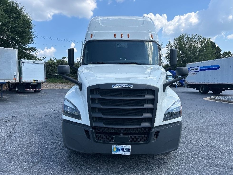 Sleeper Tractor-Heavy Duty Tractors-Freightliner-2022-T12664ST-Duluth-GA-599,195\n\t\tmiles-$ 64,250 - Image 2