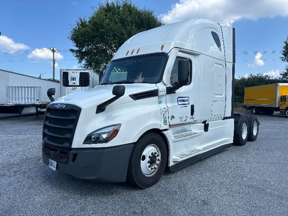 Sleeper Tractor-Heavy Duty Tractors-Freightliner-2022-T12664ST-Duluth-GA-599,195\n\t\tmiles-$ 64,250 - Image 3