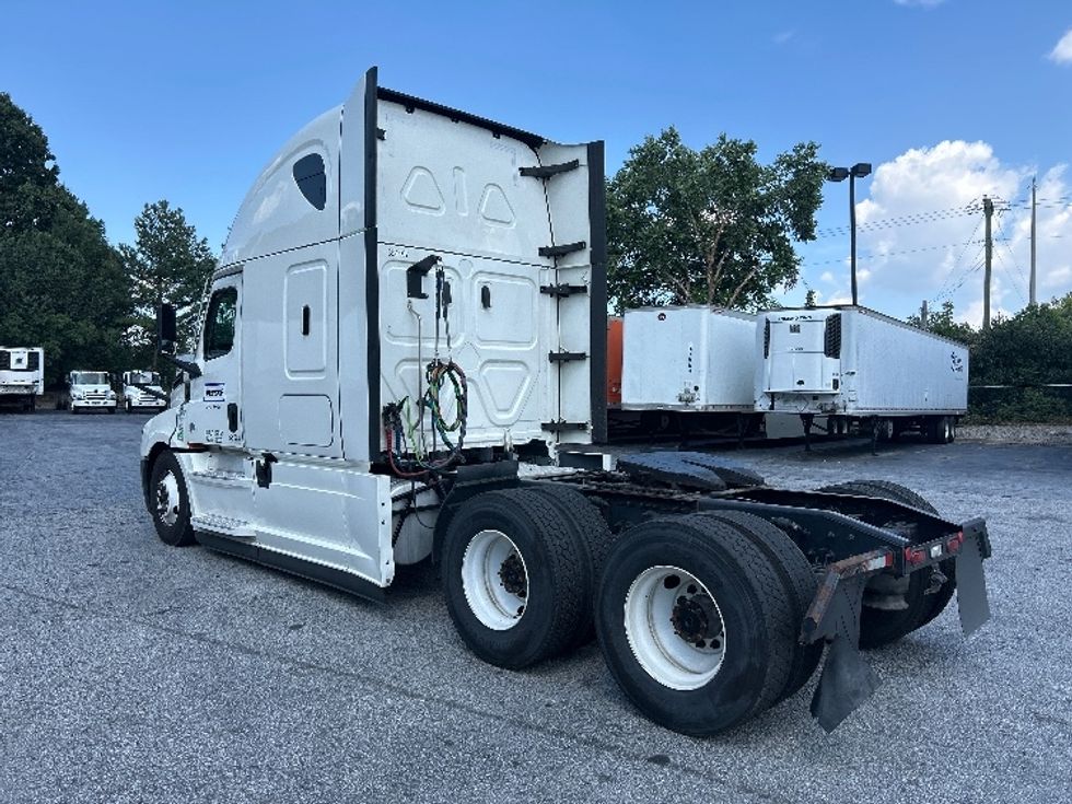 Sleeper Tractor-Heavy Duty Tractors-Freightliner-2022-T12664ST-Duluth-GA-599,195\n\t\tmiles-$ 64,250 - Image 5