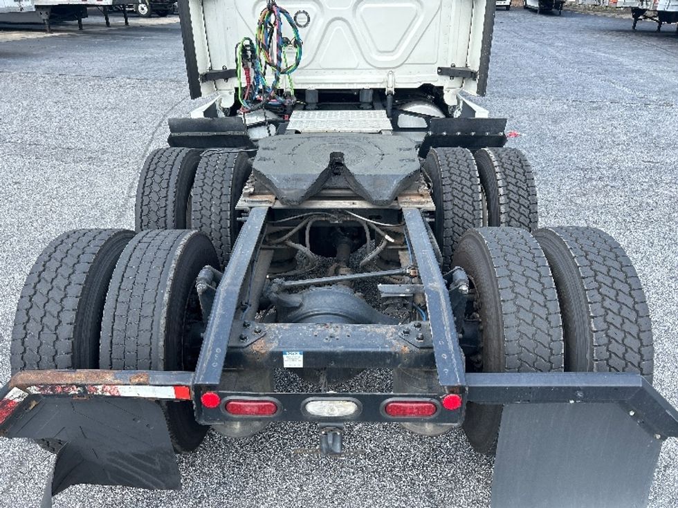 Sleeper Tractor-Heavy Duty Tractors-Freightliner-2022-T12664ST-Duluth-GA-599,195\n\t\tmiles-$ 64,250 - Image 6