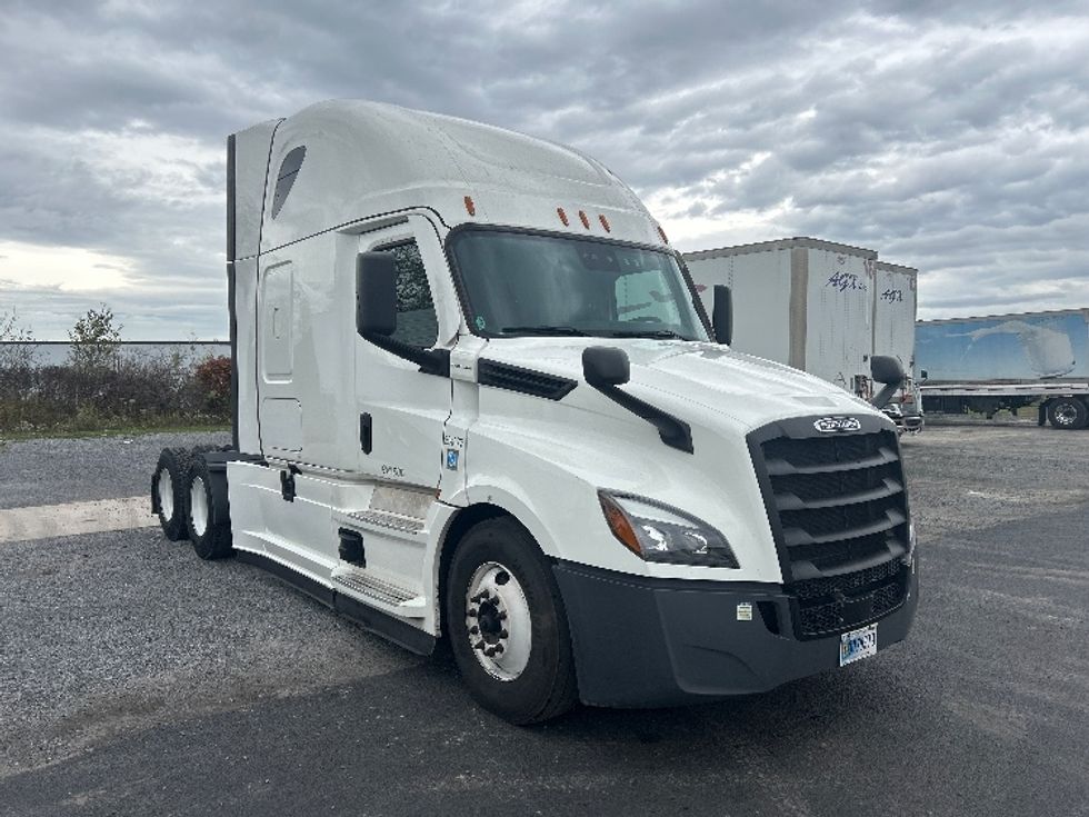 Sleeper Tractor-Heavy Duty Tractors-Freightliner-2022-T12664ST-Duncansville-PA-567,506\n\t\tmiles-$ 61,250 - Image 1