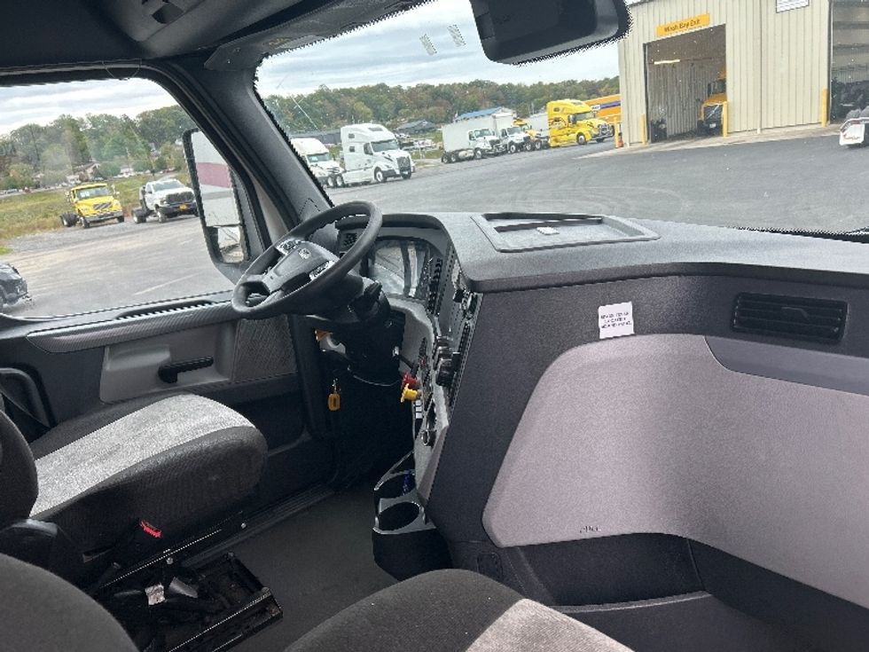 Sleeper Tractor-Heavy Duty Tractors-Freightliner-2022-T12664ST-Duncansville-PA-567,506\n\t\tmiles-$ 61,250 - Image 15