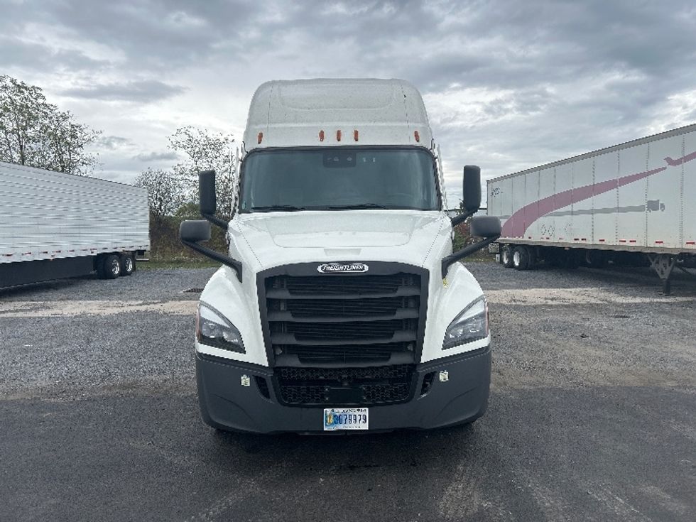 Sleeper Tractor-Heavy Duty Tractors-Freightliner-2022-T12664ST-Duncansville-PA-567,506\n\t\tmiles-$ 61,250 - Image 2